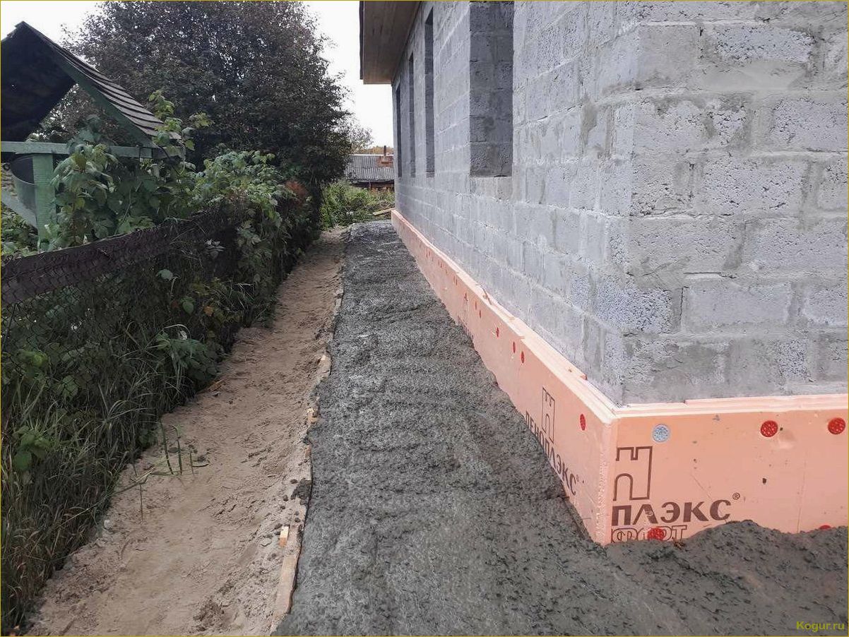 Зачем нужна утепленная отмостка и цоколь вокруг дома: преимущества и рекомендации