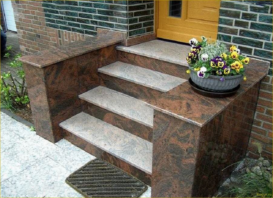 Элитное бетонное крыльцо украсит дом на дачном участке