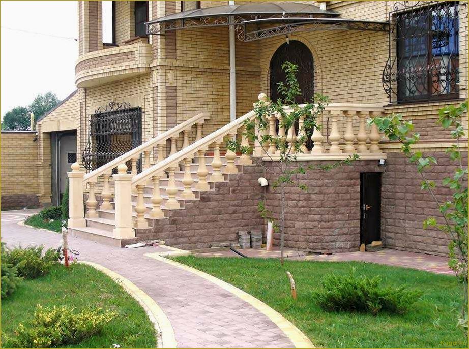 Элитное бетонное крыльцо украсит дом на дачном участке
