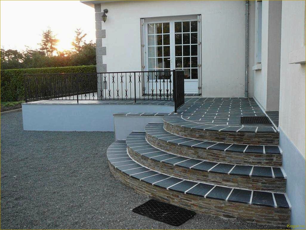 Элитное бетонное крыльцо украсит дом на дачном участке